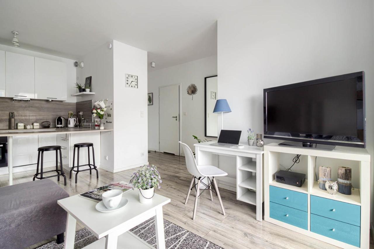 M&R Apartament Airport&Business Premium Komputerowa - Underground Garage - Free Wifi - Netflix - Self Check-In - 5 Min From Chopin Airport Warsaw Luaran gambar