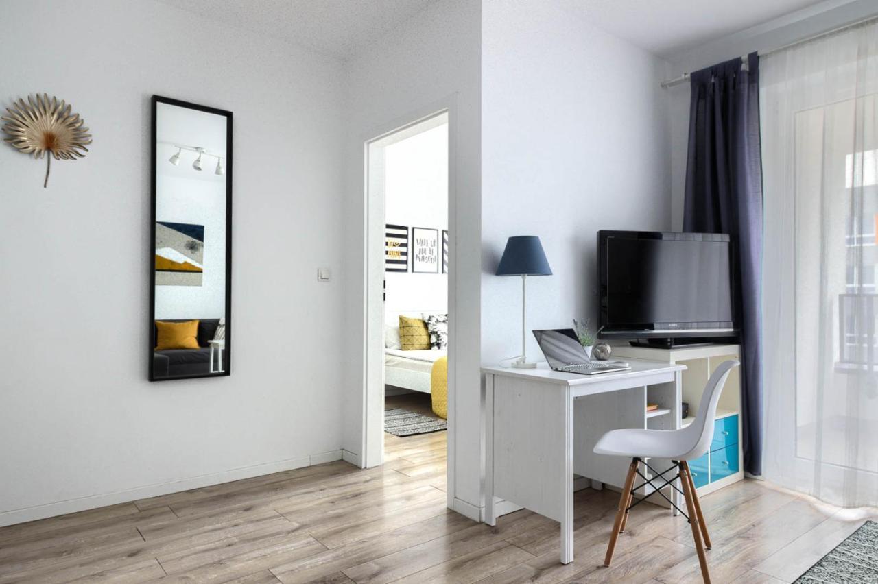 M&R Apartament Airport&Business Premium Komputerowa - Underground Garage - Free Wifi - Netflix - Self Check-In - 5 Min From Chopin Airport Warsaw Luaran gambar