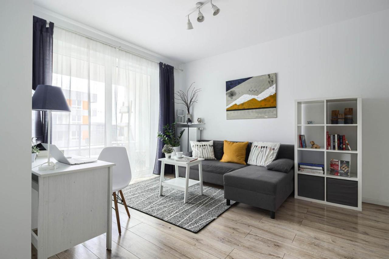 M&R Apartament Airport&Business Premium Komputerowa - Underground Garage - Free Wifi - Netflix - Self Check-In - 5 Min From Chopin Airport Warsaw Luaran gambar