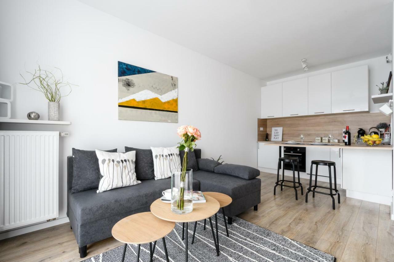 M&R Apartament Airport&Business Premium Komputerowa - Underground Garage - Free Wifi - Netflix - Self Check-In - 5 Min From Chopin Airport Warsaw Luaran gambar