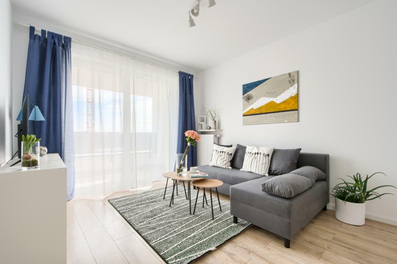 M&R Apartament Airport&Business Premium Komputerowa - Underground Garage - Free Wifi - Netflix - Self Check-In - 5 Min From Chopin Airport Warsaw Luaran gambar