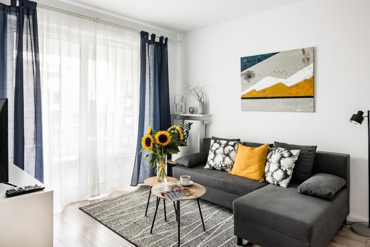 M&R Apartament Airport&Business Premium Komputerowa - Underground Garage - Free Wifi - Netflix - Self Check-In - 5 Min From Chopin Airport Warsaw Luaran gambar