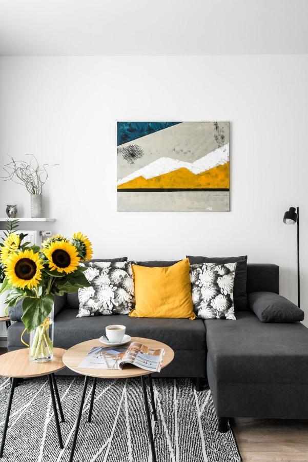 M&R Apartament Airport&Business Premium Komputerowa - Underground Garage - Free Wifi - Netflix - Self Check-In - 5 Min From Chopin Airport Warsaw Luaran gambar