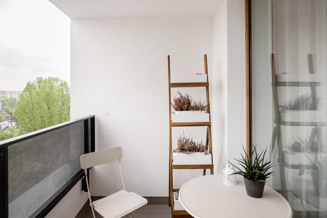 M&R Apartament Airport&Business Premium Komputerowa - Underground Garage - Free Wifi - Netflix - Self Check-In - 5 Min From Chopin Airport Warsaw Luaran gambar
