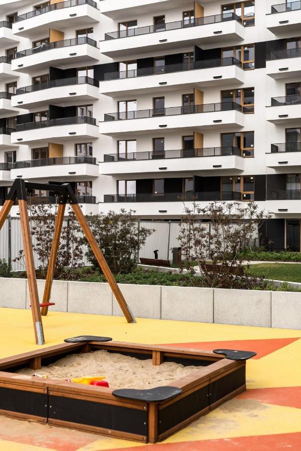 M&R Apartament Airport&Business Premium Komputerowa - Underground Garage - Free Wifi - Netflix - Self Check-In - 5 Min From Chopin Airport Warsaw Luaran gambar