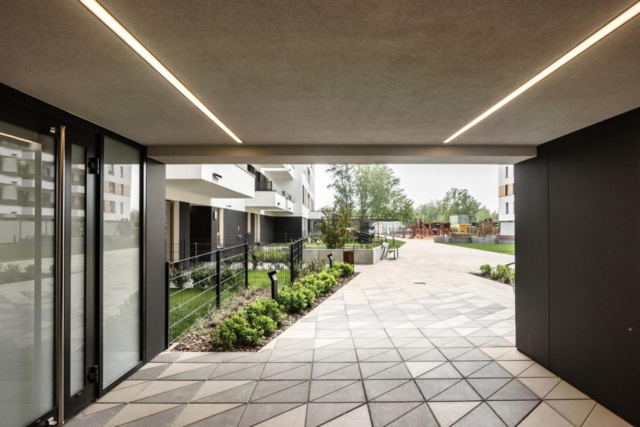 M&R Apartament Airport&Business Premium Komputerowa - Underground Garage - Free Wifi - Netflix - Self Check-In - 5 Min From Chopin Airport Warsaw Luaran gambar